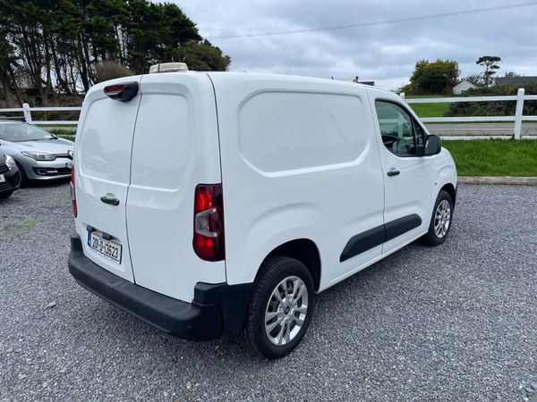 Peugeot Partner 2020 369757879