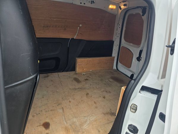 Peugeot Partner 2022 369771152