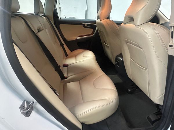 161 VOLVO XC60 2.0D4 SE LUX AUTO - HUGE SPEC 369809064