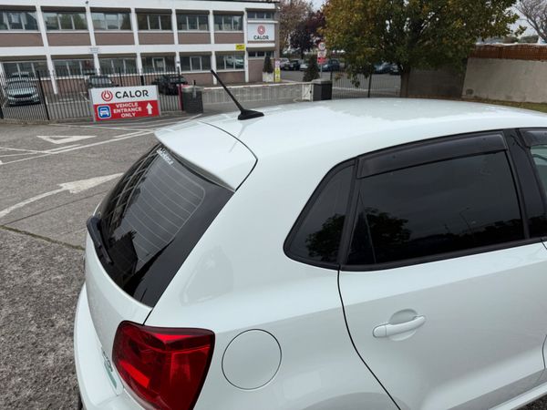 Volkswagen polo 2016 Auto 46,000 kms 369857281