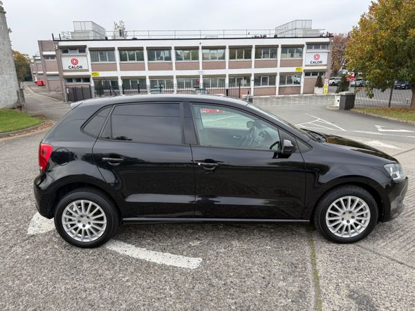 Volkswagen polo 2012 Auto 53,000 kms 369859393