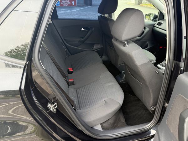 Volkswagen polo 2012 Auto 53,000 kms 369859407