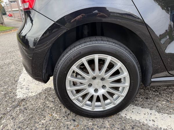 Volkswagen polo 2012 Auto 53,000 kms 369859414