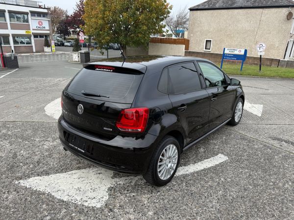 Volkswagen polo 2012 Auto 53,000 kms 369859410