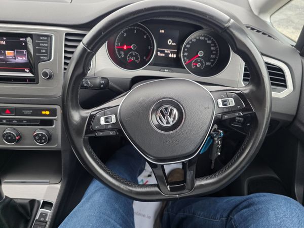 Volkswagen Golf SV 2015 369851877