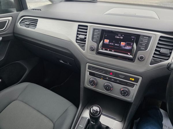 Volkswagen Golf SV 2015 369851878