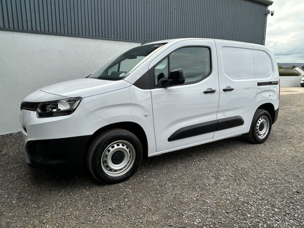 2024 Toyota Pro Ace City as new! 5000km 369862276