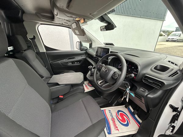 2024 Toyota Pro Ace City as new! 5000km 369862282