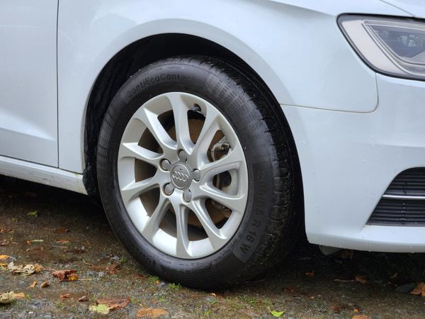 Audi A3 2016 369904325