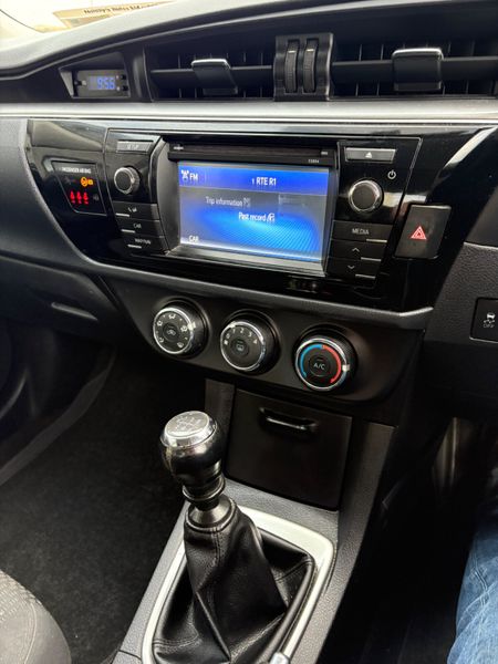 Toyota Corolla 2015 369919086