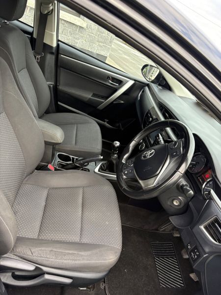 Toyota Corolla 2015 369919087