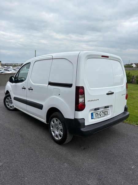 Peugeot Partner 2017 369919235