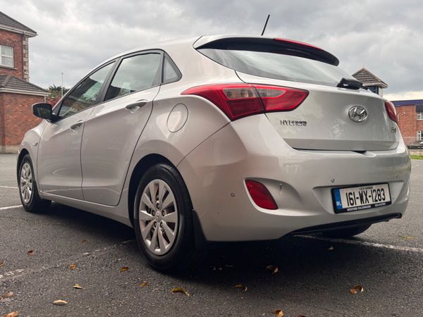 Hyundai i30 2016 369924328