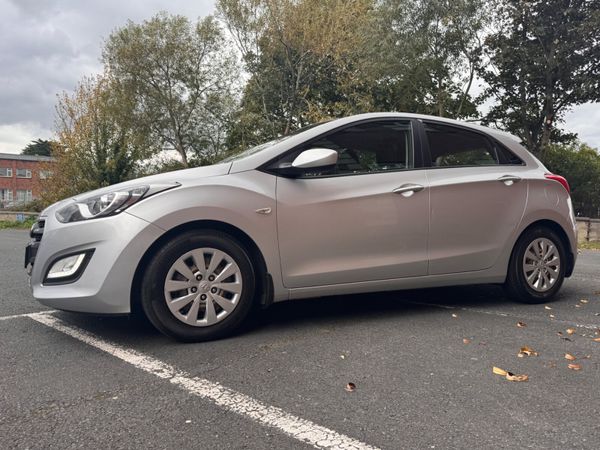 Hyundai i30 2016 369924336