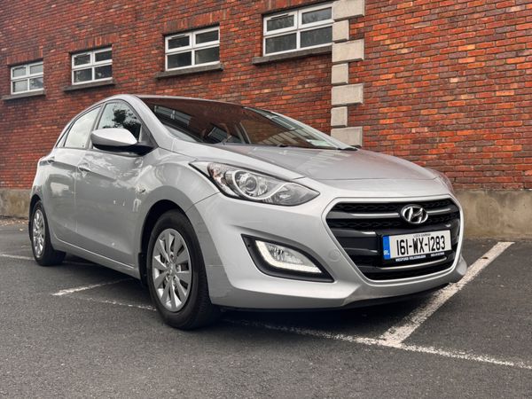 Hyundai i30 2016 369924338