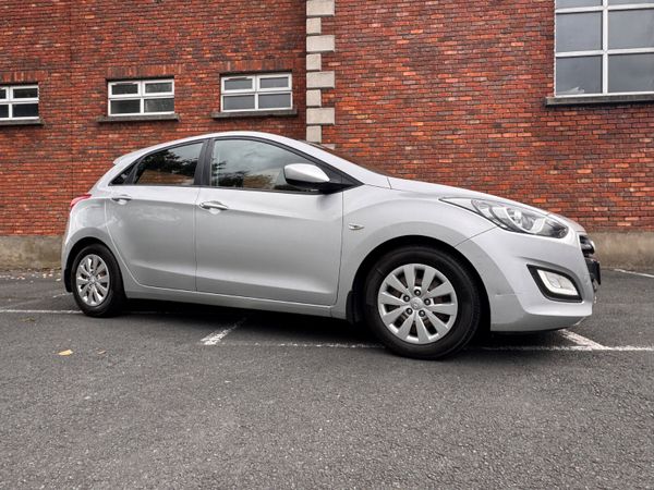 Hyundai i30 2016 369924339
