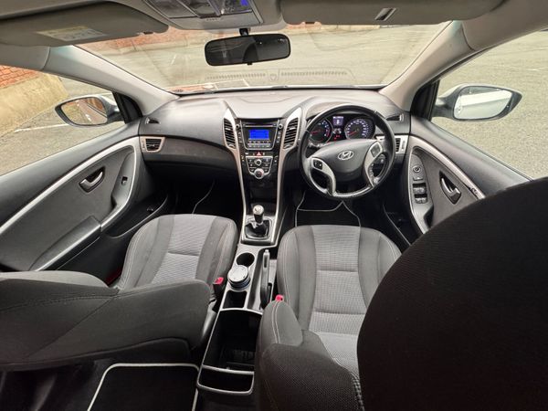 Hyundai i30 2016 369924343