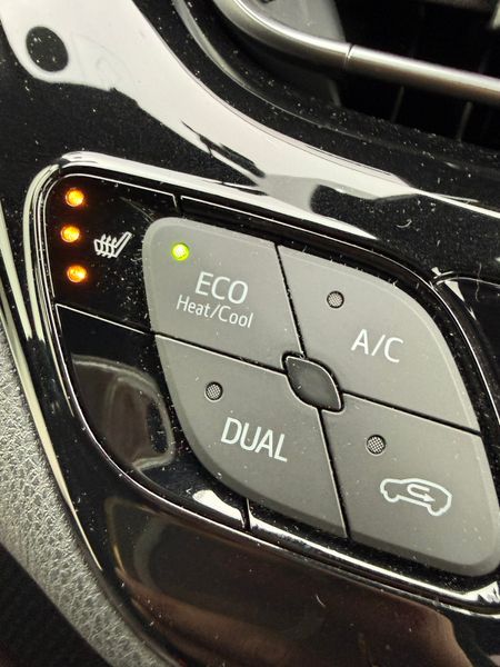 2018 Toyota C-HR  1.8 Hybrid automatic,Top Specs 369929618