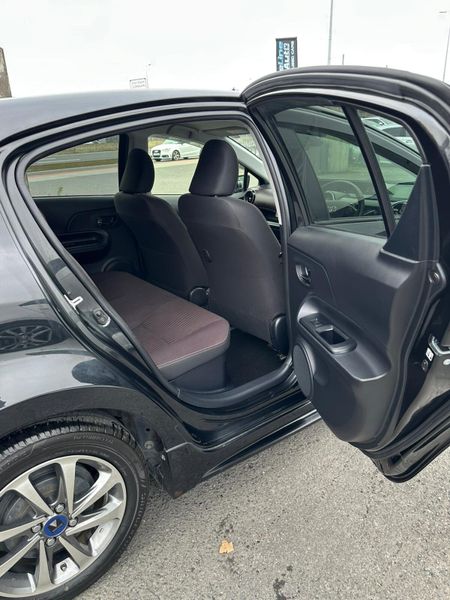 TOYOTA AQUA G SPECS 369935727