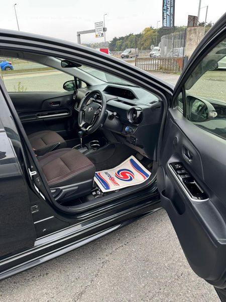 TOYOTA AQUA G SPECS 369935728