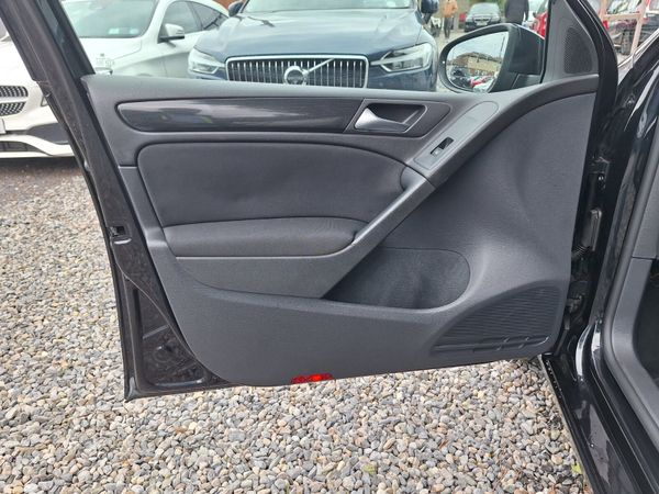 Volkswagen Golf  1.2 TSI Auto 369937277