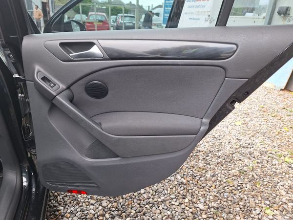 Volkswagen Golf  1.2 TSI Auto 369937289