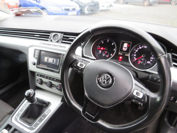 Volkswagen Passat 2015 6 SPEED COMFORTLINE MODEL 369939778