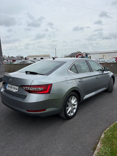 Skoda Superb 2019 369932624
