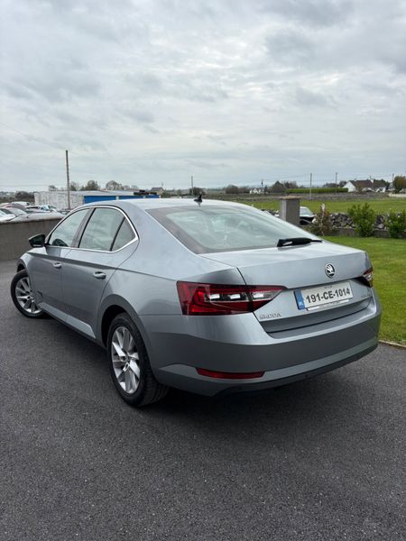 Skoda Superb 2019 369932622