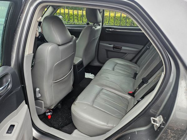 Chrysler 300C 2008 369945682