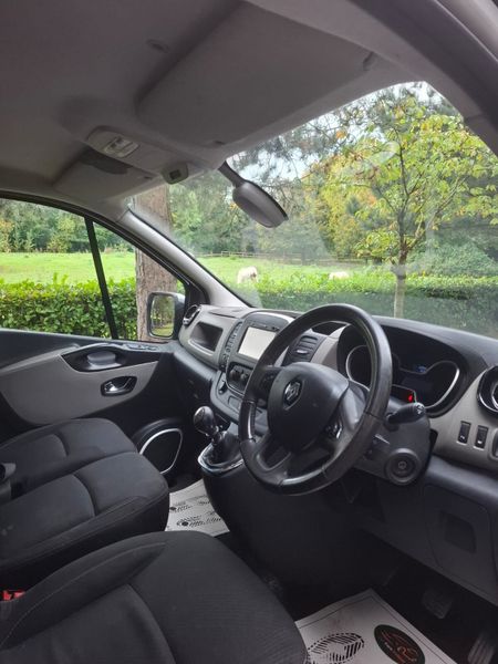 Renault Trafic 2016 DOE 10/26 369952262