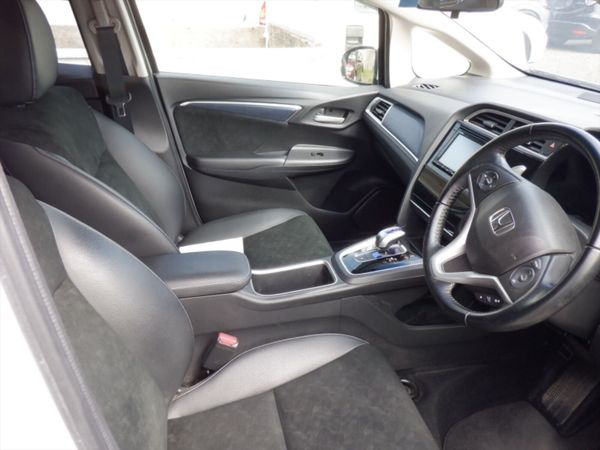 2016 Honda Shuttle 1.5 Hybrid HIGH SPEC 369990008