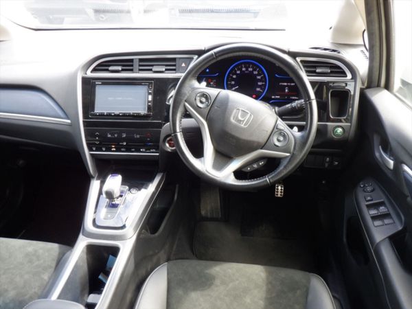 2016 Honda Shuttle 1.5 Hybrid HIGH SPEC 369990000