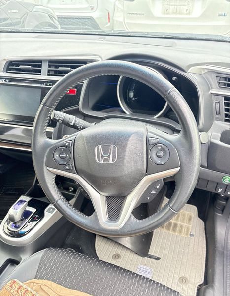 2015 Honda Fit 1.5 Hybrid LOW KMS 369990168