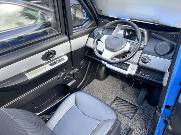 LMI Advertising Vehicle (221 REG) 369990239