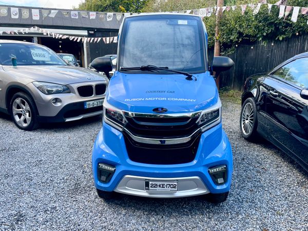 LMI Advertising Vehicle (221 REG) 369990233