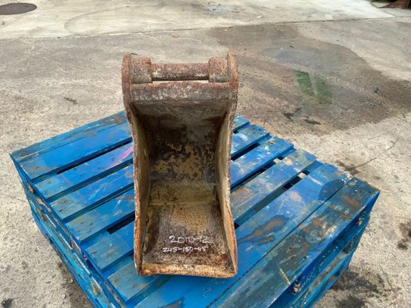 12" DIGGING BUCKET......45mm PINS.......2010-12. 360100496