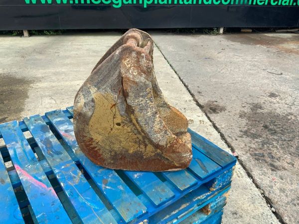 12" DIGGING BUCKET......45mm PINS.......2010-12. 360100502