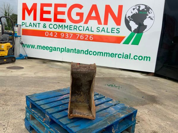 12" DIGGING BUCKET......45mm PINS.......2010-12. 360100503