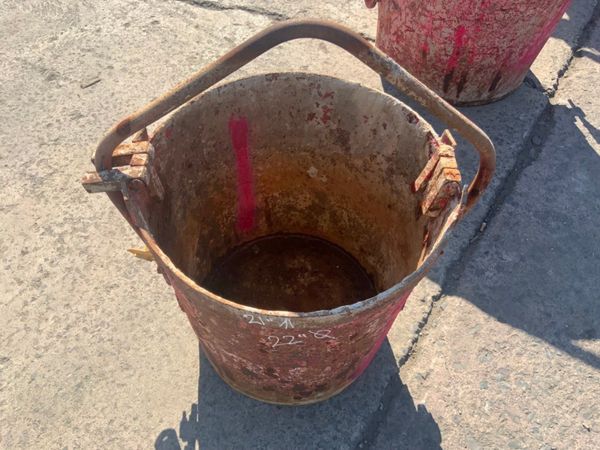 100lts SELF TIPPING CIRCULAR MUCK SKIP.....3627-1. 360146051