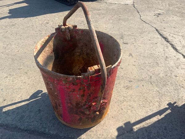 100lts SELF TIPPING CIRCULAR MUCK SKIP.....3627-1. 360146052
