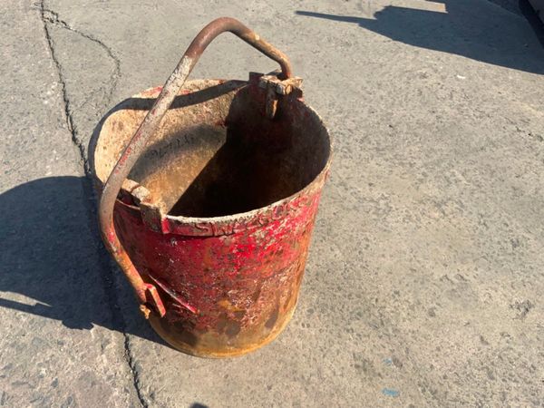 100lts SELF TIPPING CIRCULAR MUCK SKIP.....3627-1. 360146053