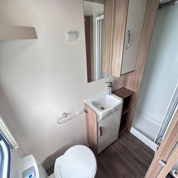 ✨STUNNING 2018 SWIFT SPRITE 4 BERTH ISLAND BED✨ 360155657