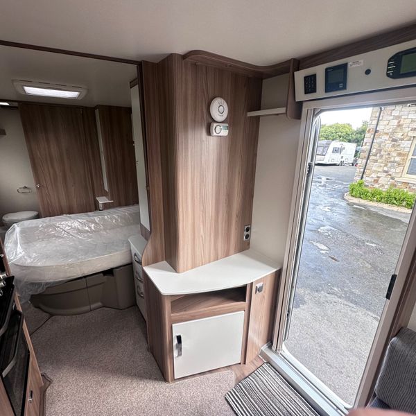 ✨STUNNING 2018 SWIFT SPRITE 4 BERTH ISLAND BED✨ 360155658