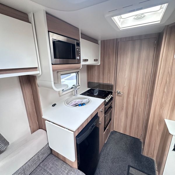 ✨STUNNING 2018 SWIFT SLINE 4 BERTH ISLAND BED✨ 360155996