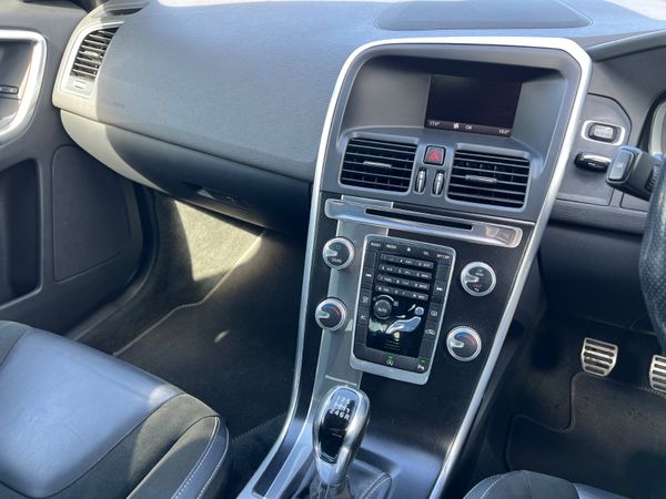 Volvo XC60 2015 R-Design 2.0 D4 (181hp) FWD R- 360173787