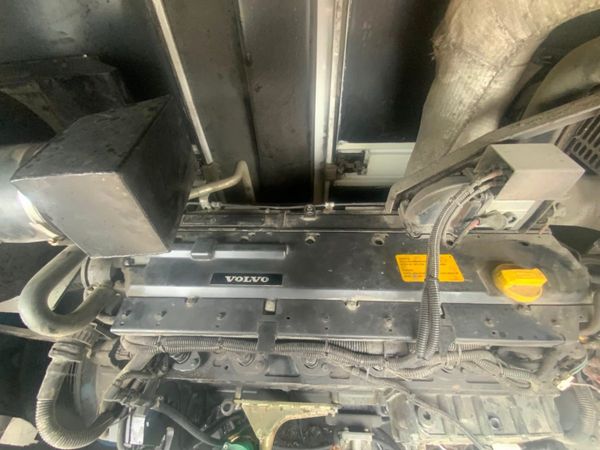 VOLVO 250kva STANDBY GENERATOR...400/240v...50v. 360235298