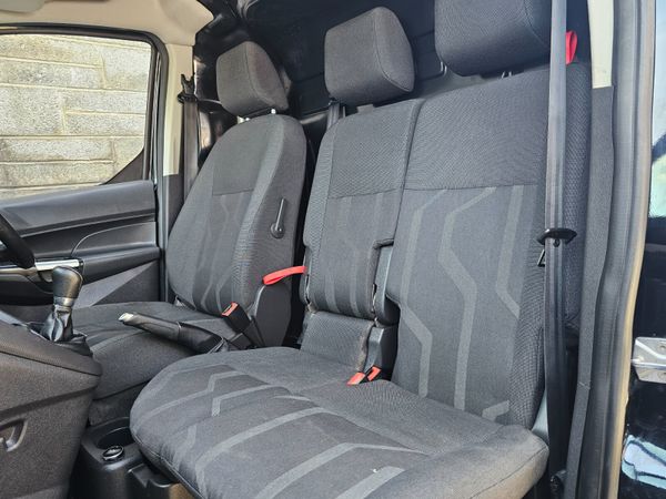 FORD TRANSIT CONNECT LWB // 3 SEATS // 05/26 CVRT 360245075