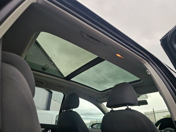 VW TOURAN AUTOMATIC // NEW 07/25 NCT // 7 SEATS 360242011