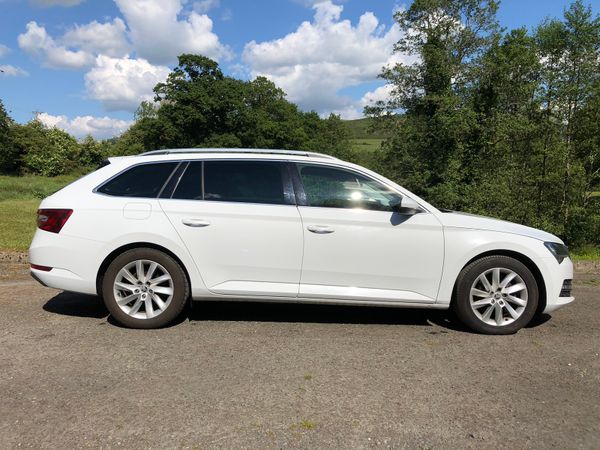 Skoda superb Estate in Glacier white 360258392